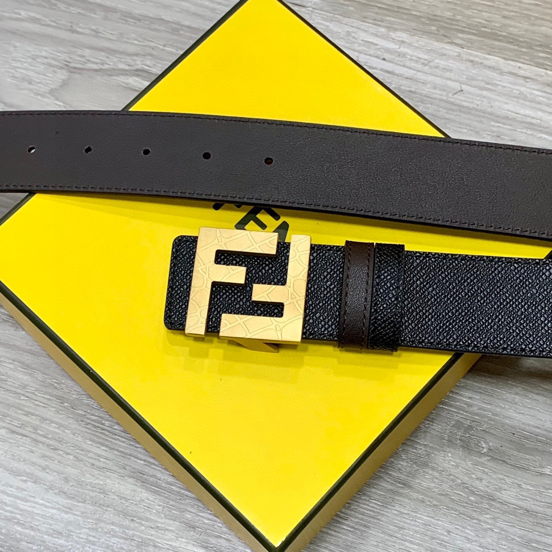 
        FENDl （芬迪）宽40MM双面原版小牛皮 搭配单钌钯电镀扣 完美的手感.油边 出众