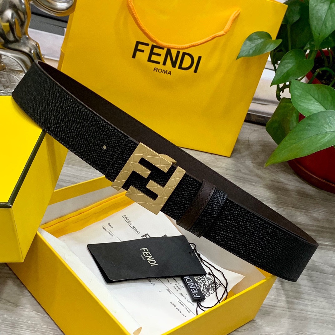 
        FENDl （芬迪）宽40MM双面原版小牛皮 搭配单钌钯电镀扣 完美的手感.油边 出众