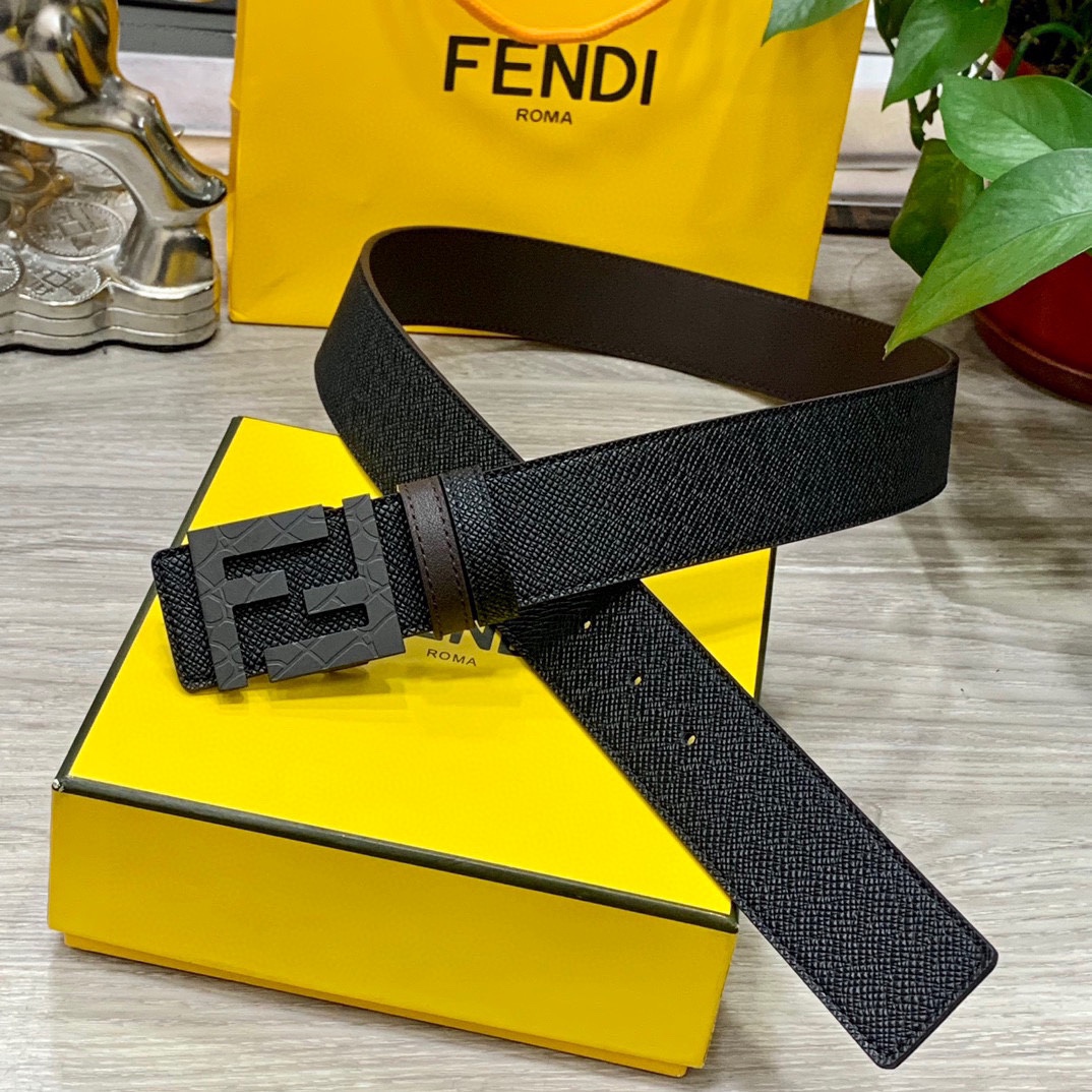 
        FENDl （芬迪）宽40MM双面原版小牛皮 搭配单钌钯电镀扣 完美的手感.油边 出众