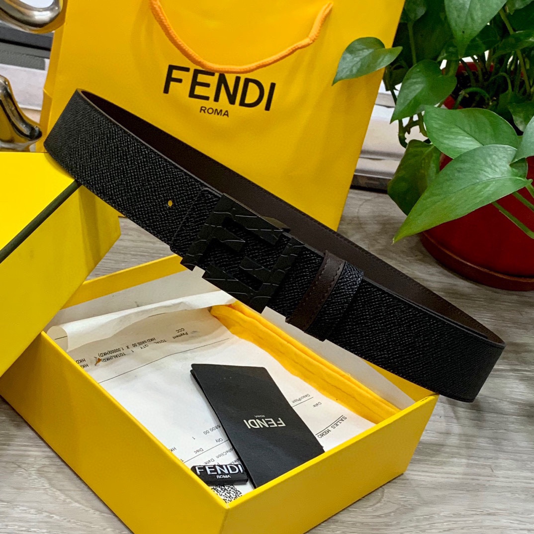 
        FENDl （芬迪）宽40MM双面原版小牛皮 搭配单钌钯电镀扣 完美的手感.油边 出众