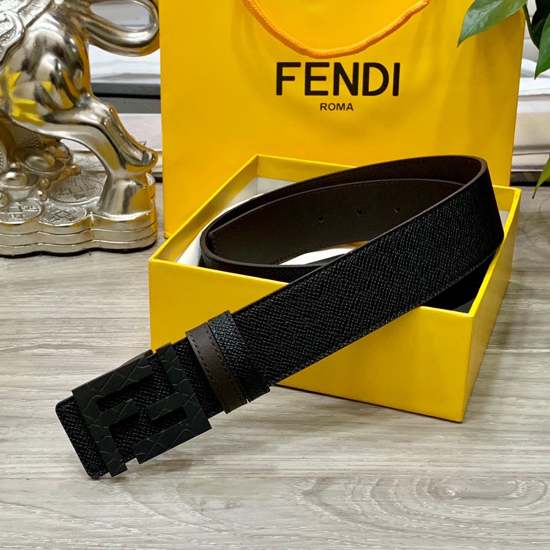 
        FENDl （芬迪）宽40MM双面原版小牛皮 搭配单钌钯电镀扣 完美的手感.油边 出众