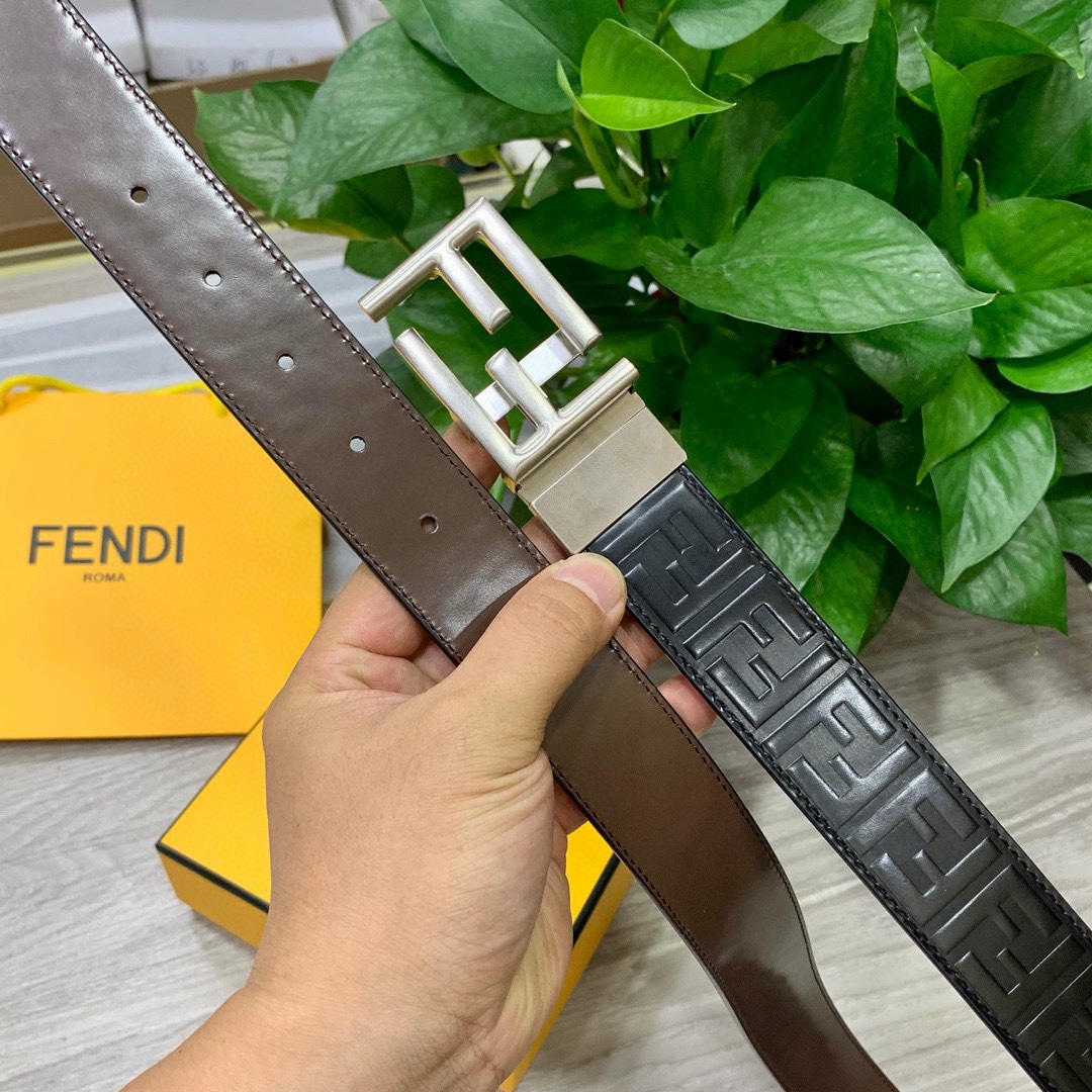 FENDI专柜同款宽35MM标志造型宽皮带原版FF单钉扣进口原版小牛皮制成印有浮雕黑FF图案镀金表面金属