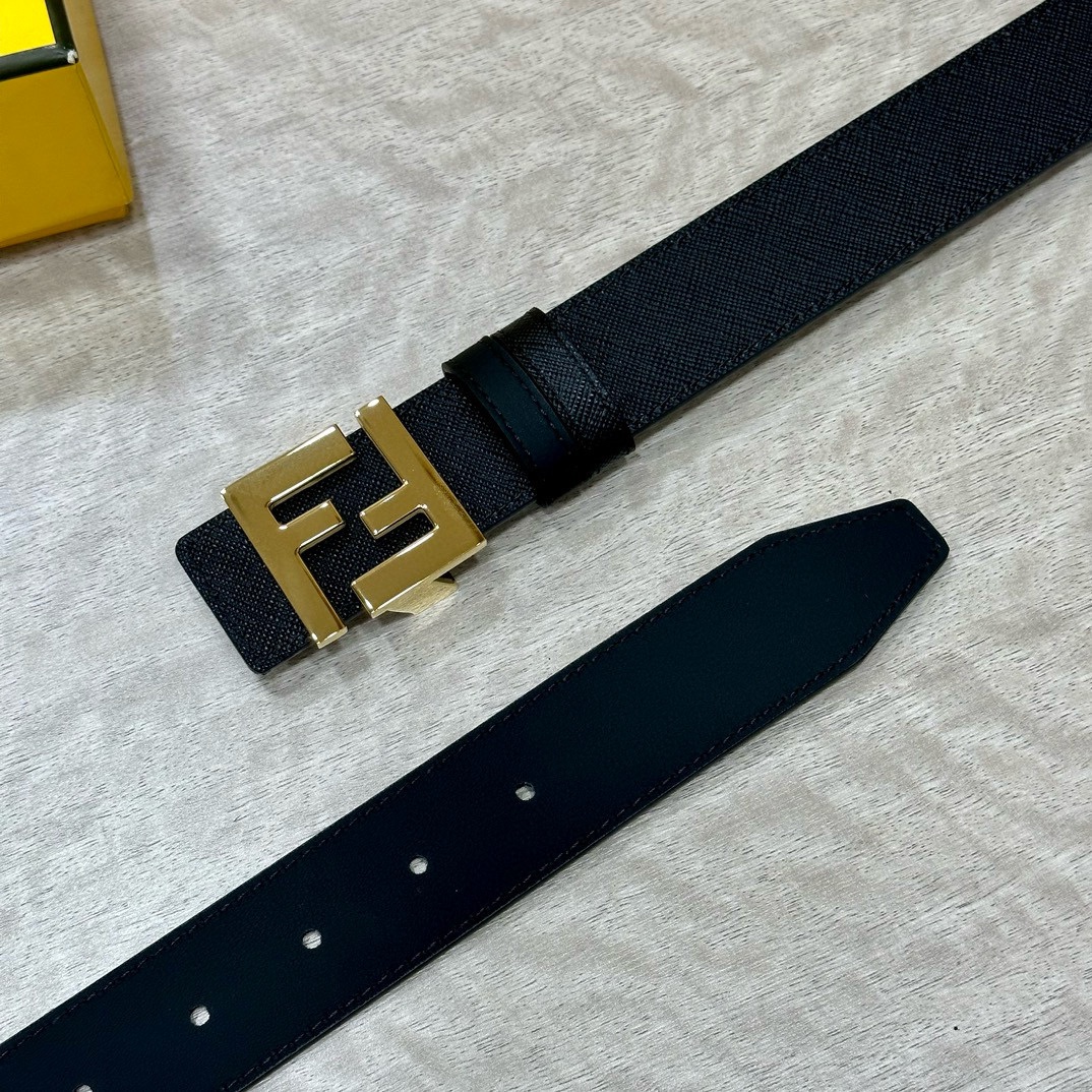 FENDl芬迪专柜同款宽3.5CM双面头层牛皮制作搭配经典FF纯铜扣经典时尚潮流系列一流的做工精致的细节