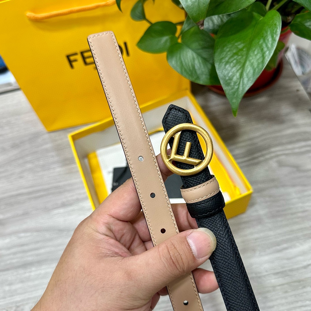 
 FENDl 宽20MM，原单进口小牛皮，搭配原单钌钯电镀F扣，手感.油边近乎完美，原产皮料定制，质感