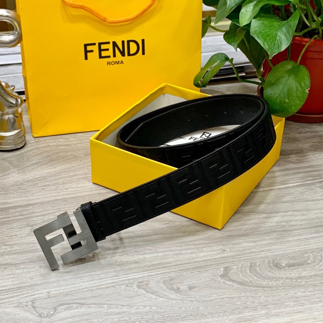 FENDI/芬迪宽38MM标志造型宽皮带原版FF铜扣进口原版小牛皮制成印有浮雕黑FF图案镀金表面金属制品