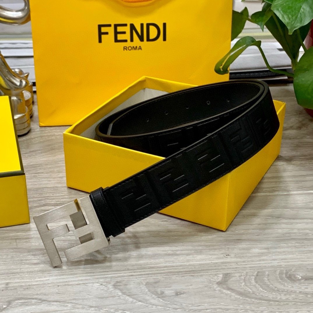 FENDI/芬迪宽38MM标志造型宽皮带原版FF铜扣进口原版小牛皮制成印有浮雕黑FF图案镀金表面金属制品