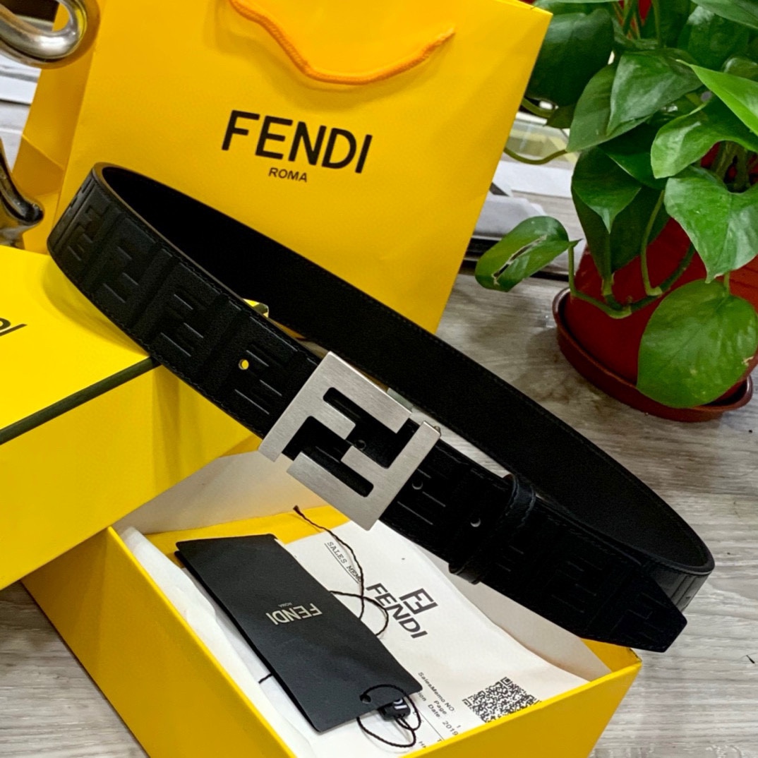 FENDI/芬迪宽38MM标志造型宽皮带原版FF铜扣进口原版小牛皮制成印有浮雕黑FF图案镀金表面金属制品