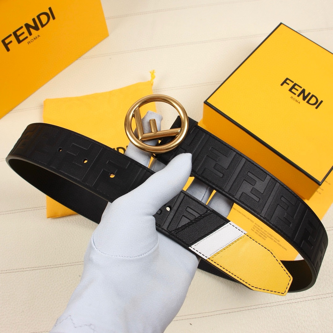 FENDI/芬迪宽38MM标志造型宽皮带原版针扣进口原版小牛皮制成印有浮雕黑FF图案镀金表面金属制品品质