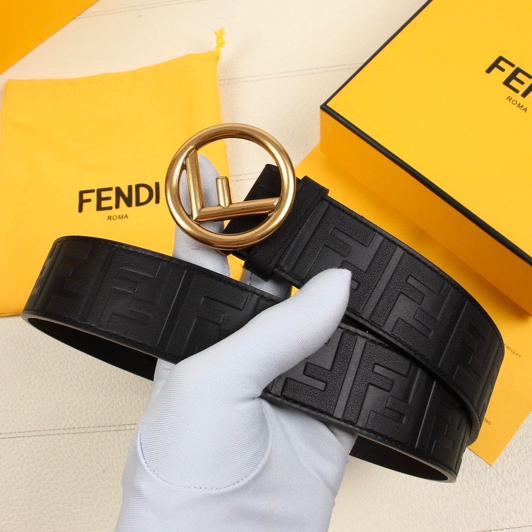 FENDI/芬迪宽38MM标志造型宽皮带原版针扣进口原版小牛皮制成印有浮雕黑FF图案镀金表面金属制品品质