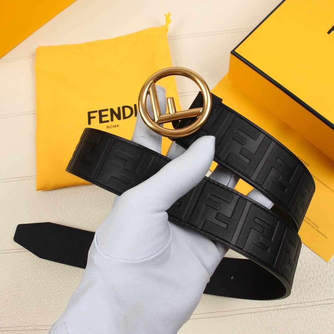 FENDI/芬迪宽38MM标志造型宽皮带原版针扣进口原版小牛皮制成印有浮雕黑FF图案镀金表面金属制品品质