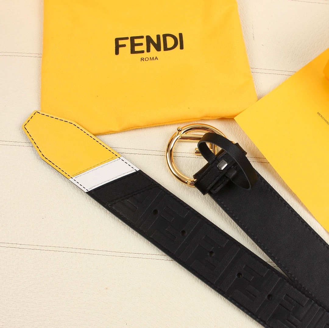 FENDI/芬迪宽38MM标志造型宽皮带原版针扣进口原版小牛皮制成印有浮雕黑FF图案镀金表面金属制品品质