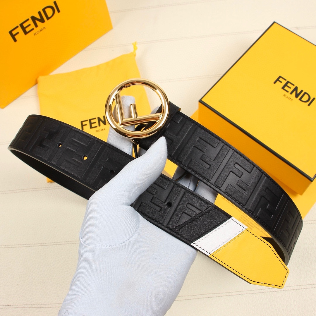 FENDI/芬迪宽38MM标志造型宽皮带原版针扣进口原版小牛皮制成印有浮雕黑FF图案镀金表面金属制品品质