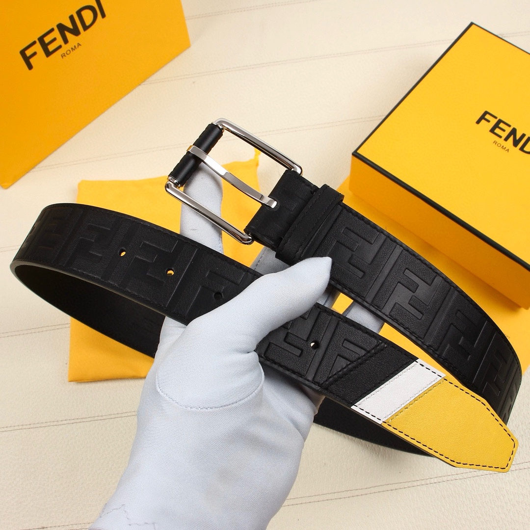 FENDI/芬迪宽38MM标志造型宽皮带原版针扣进口原版小牛皮制成印有浮雕黑FF图案镀金表面金属制品品质