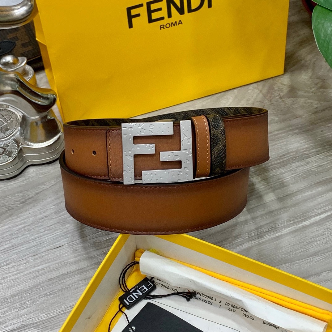 FENDI芬迪专柜同款宽4.0CM双环正反用腰带FF按钉搭扣双色CuoioRomano皮革材质反面面料带