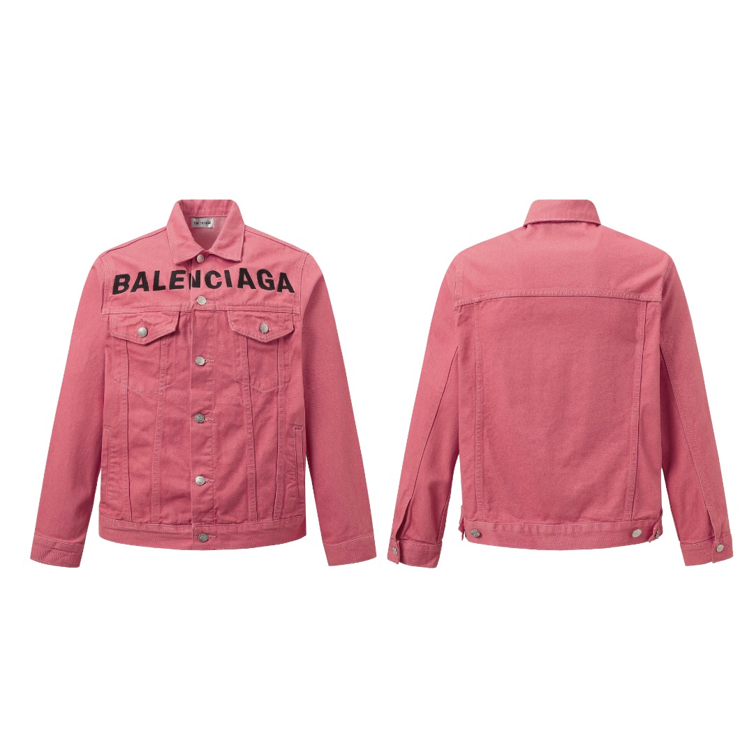 高版本💰150张云雷同款 售价7615 (实物颜色超美) 屁桃粉Balenciaga巴黎世家 22SS logo刺绣 女士牛仔夹克外套 皇室品牌LOW出品 柜价破万规格,个性高街潮款,欧美涂鸦刺绣元素打造,女士高街牛仔派克彩色夹克外套
人气爆款单品来袭,今年的Balenciaga绝对是不可小嘘,可能由于其大力宣传的原因,今年的Balenciaga的粉丝数量是呈现几何式,大家可以很明显的发现,身边越来越多的人开始讨论起Balenciaga跟穿戴起Balenciaga了,其风头可以说是一时无二!!
上身效果简直惊爆眼球的款式,我相信很多女粉在看到此款的第一眼就已经被深深征服了吧,高端水洗牛仔面料打造,配置彩色华丽的打造,给人的感觉极为个性跟不凡,尤其胸口的涂鸦元素打造,更是尽显时尚风范,高奢的皮标配置更是将Balenciaga的品牌魅力彰显的一览无余,更加提升了整款的档次以及规格所在!!
上身即是新潮,上身即是酷炫的完美秋冬穿搭潮品,并且风格更是多变,可奢华可萌趣,无论你是那种类型的女孩子上身此款都会变得相当适宜!!无需多言的爆款产物,大家自行抢购吧!!
尺码数据:S-M-L-XL
s衣长62 肩宽47 胸围106
m衣长64 肩宽48 胸围110
L衣长66 肩宽49 胸围114
XL衣长68 肩宽50 胸围118