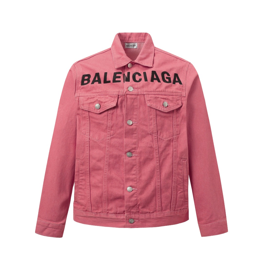 高版本💰150张云雷同款 售价7615 (实物颜色超美) 屁桃粉Balenciaga巴黎世家 22SS logo刺绣 女士牛仔夹克外套 皇室品牌LOW出品 柜价破万规格,个性高街潮款,欧美涂鸦刺绣元素打造,女士高街牛仔派克彩色夹克外套
人气爆款单品来袭,今年的Balenciaga绝对是不可小嘘,可能由于其大力宣传的原因,今年的Balenciaga的粉丝数量是呈现几何式,大家可以很明显的发现,身边越来越多的人开始讨论起Balenciaga跟穿戴起Balenciaga了,其风头可以说是一时无二!!
上身效果简直惊爆眼球的款式,我相信很多女粉在看到此款的第一眼就已经被深深征服了吧,高端水洗牛仔面料打造,配置彩色华丽的打造,给人的感觉极为个性跟不凡,尤其胸口的涂鸦元素打造,更是尽显时尚风范,高奢的皮标配置更是将Balenciaga的品牌魅力彰显的一览无余,更加提升了整款的档次以及规格所在!!
上身即是新潮,上身即是酷炫的完美秋冬穿搭潮品,并且风格更是多变,可奢华可萌趣,无论你是那种类型的女孩子上身此款都会变得相当适宜!!无需多言的爆款产物,大家自行抢购吧!!
尺码数据:S-M-L-XL
s衣长62 肩宽47 胸围106
m衣长64 肩宽48 胸围110
L衣长66 肩宽49 胸围114
XL衣长68 肩宽50 胸围118