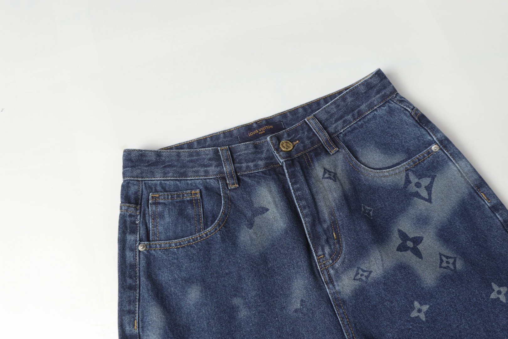 Louis Vuitton/路易威登 25ss 局部激光火烧牛仔裤-Chinese UA Cheap High Quatity Brand Clothes Bags handbags Sneakers wholesale wholesaler seller from China Factory suppliers Fashion Clothing Shoes best Quality Beautiful Price Louis Vuitton/路易威登 25ss 局部激光火烧牛仔裤