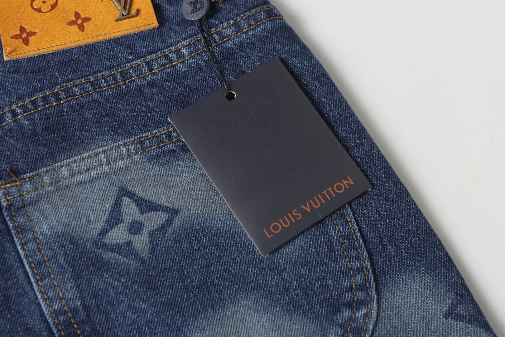 Louis Vuitton/路易威登 25ss 局部激光火烧牛仔裤-Chinese UA Cheap High Quatity Brand Clothes Bags handbags Sneakers wholesale wholesaler seller from China Factory suppliers Fashion Clothing Shoes best Quality Beautiful Price Louis Vuitton/路易威登 25ss 局部激光火烧牛仔裤