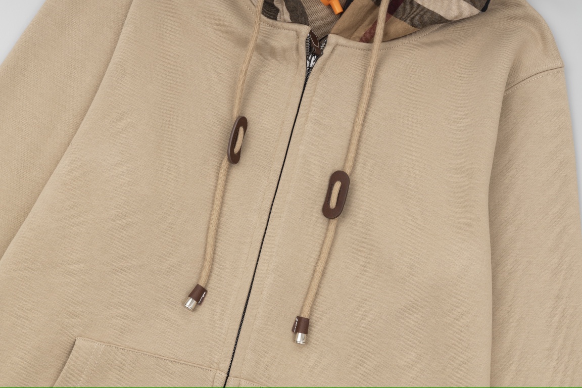 Luxury Cotton T-shirt by Burberry with High Quality Tailoring and Packaging - 图片 6