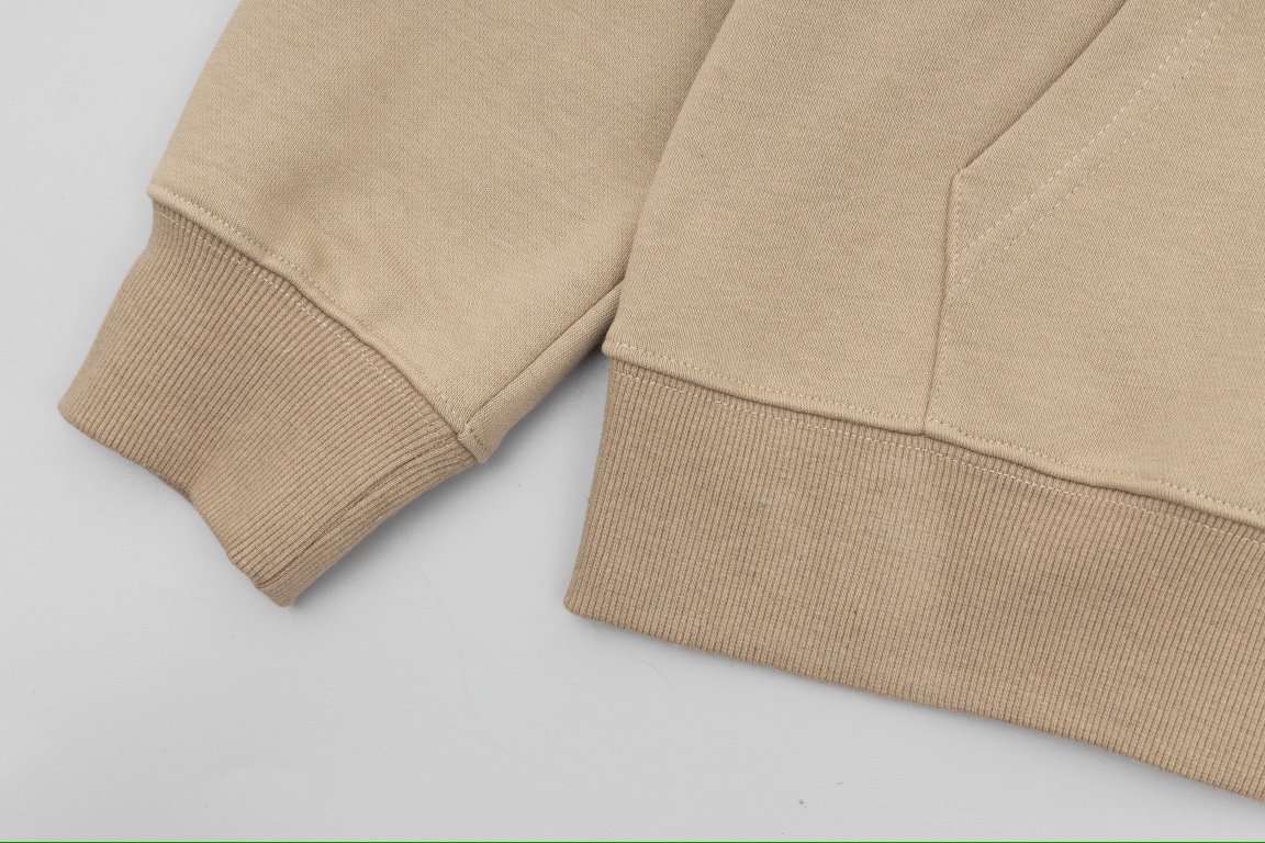 Luxury Cotton T-shirt by Burberry with High Quality Tailoring and Packaging - 图片 8