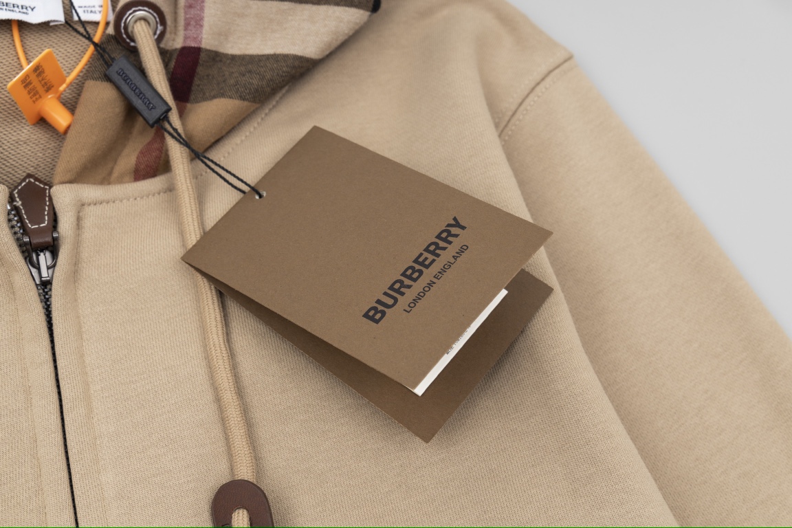 Luxury Cotton T-shirt by Burberry with High Quality Tailoring and Packaging - 图片 5