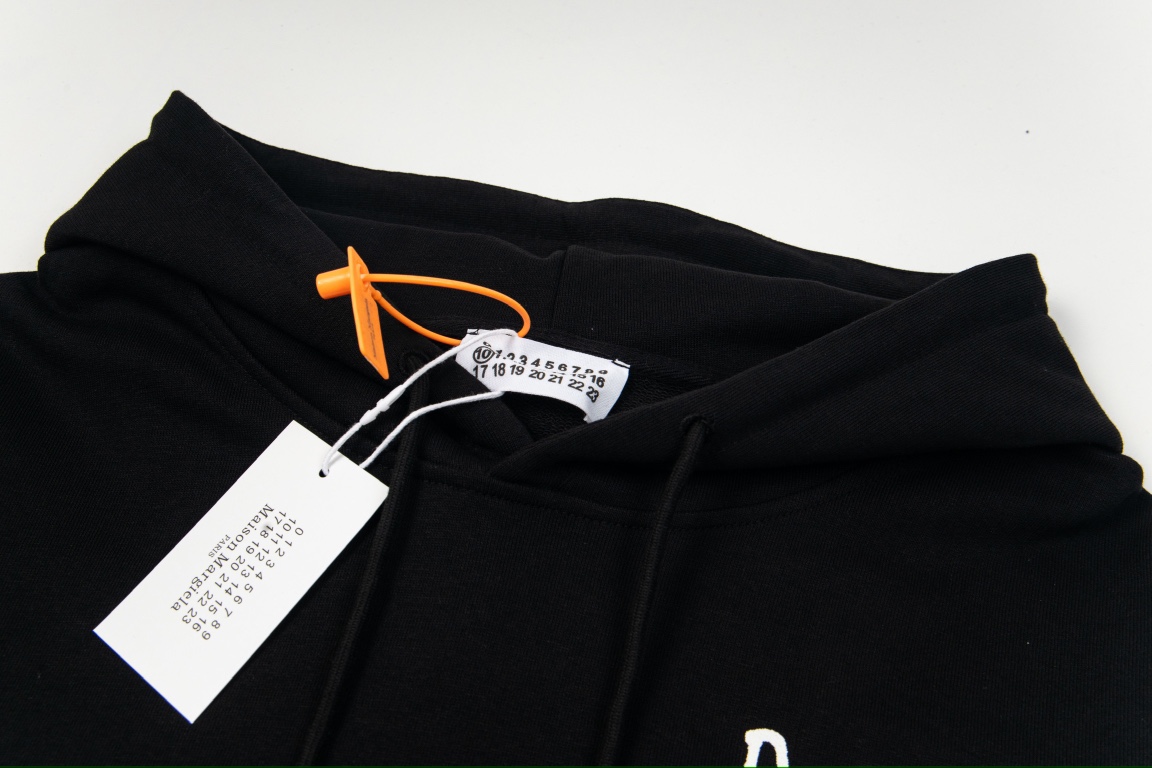 MM6 Magella Digital Stamped Hoodie with High-quality Fabrics and Impeccable Printing - 图片 6