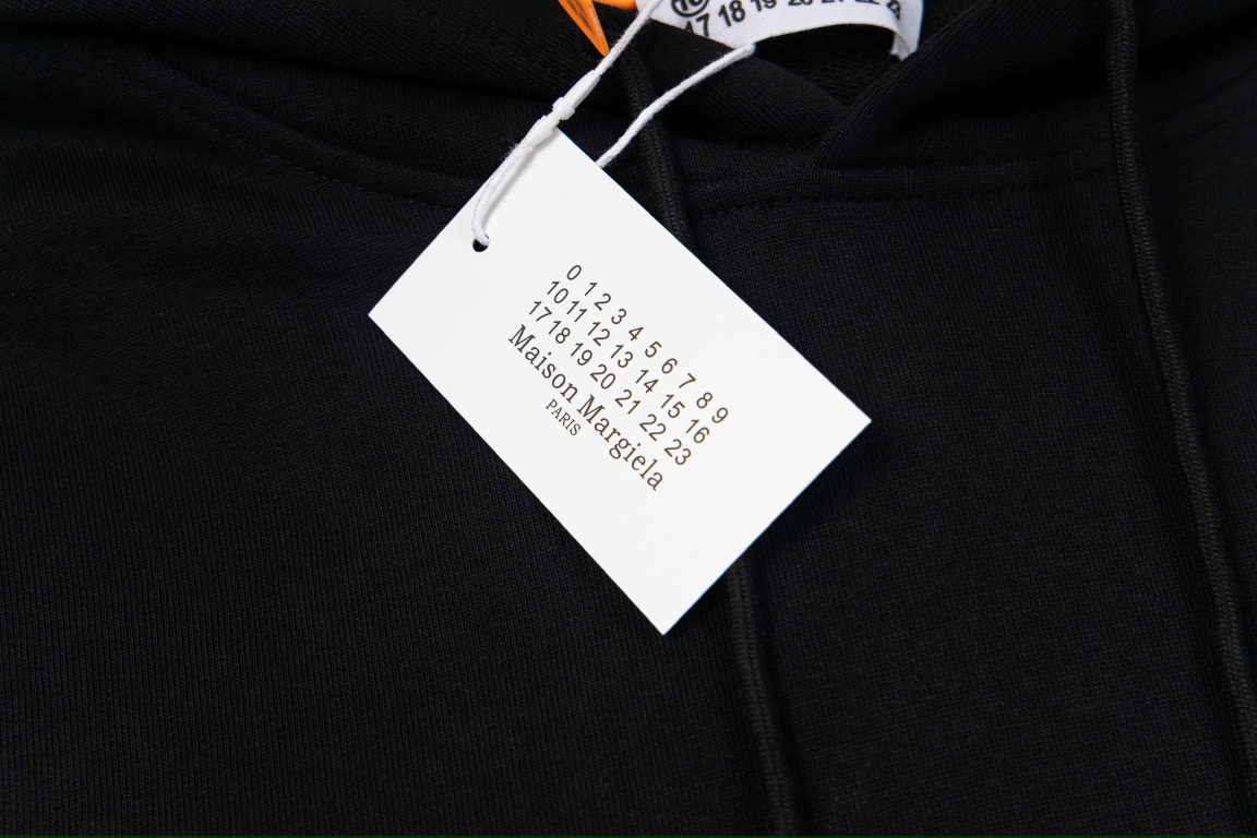 MM6 Magella Digital Stamped Hoodie with High-quality Fabrics and Impeccable Printing - 图片 7