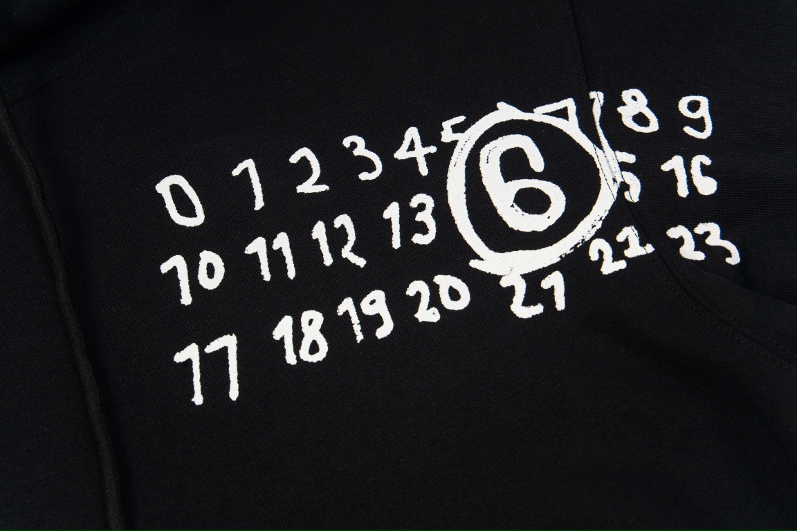 MM6 Magella Digital Stamped Hoodie with High-quality Fabrics and Impeccable Printing - 图片 4