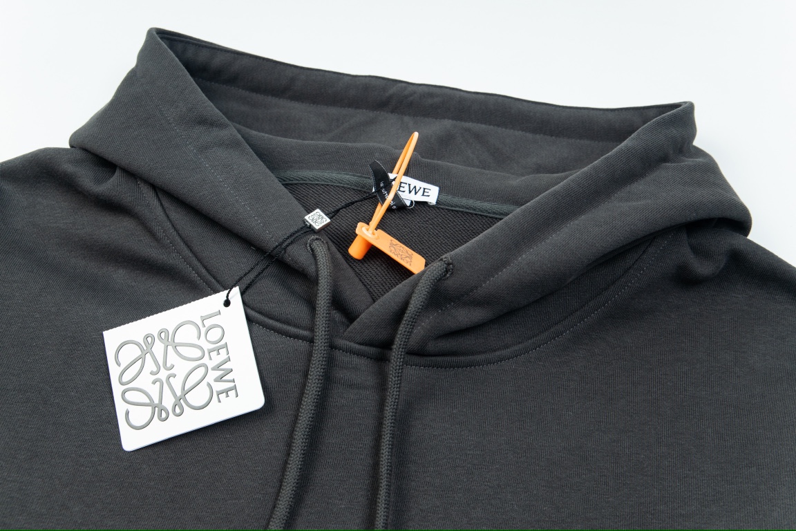 Loewe’s Luxe Cotton Hoodie in Special Color with Unique Fabric and Packaging - 图片 5