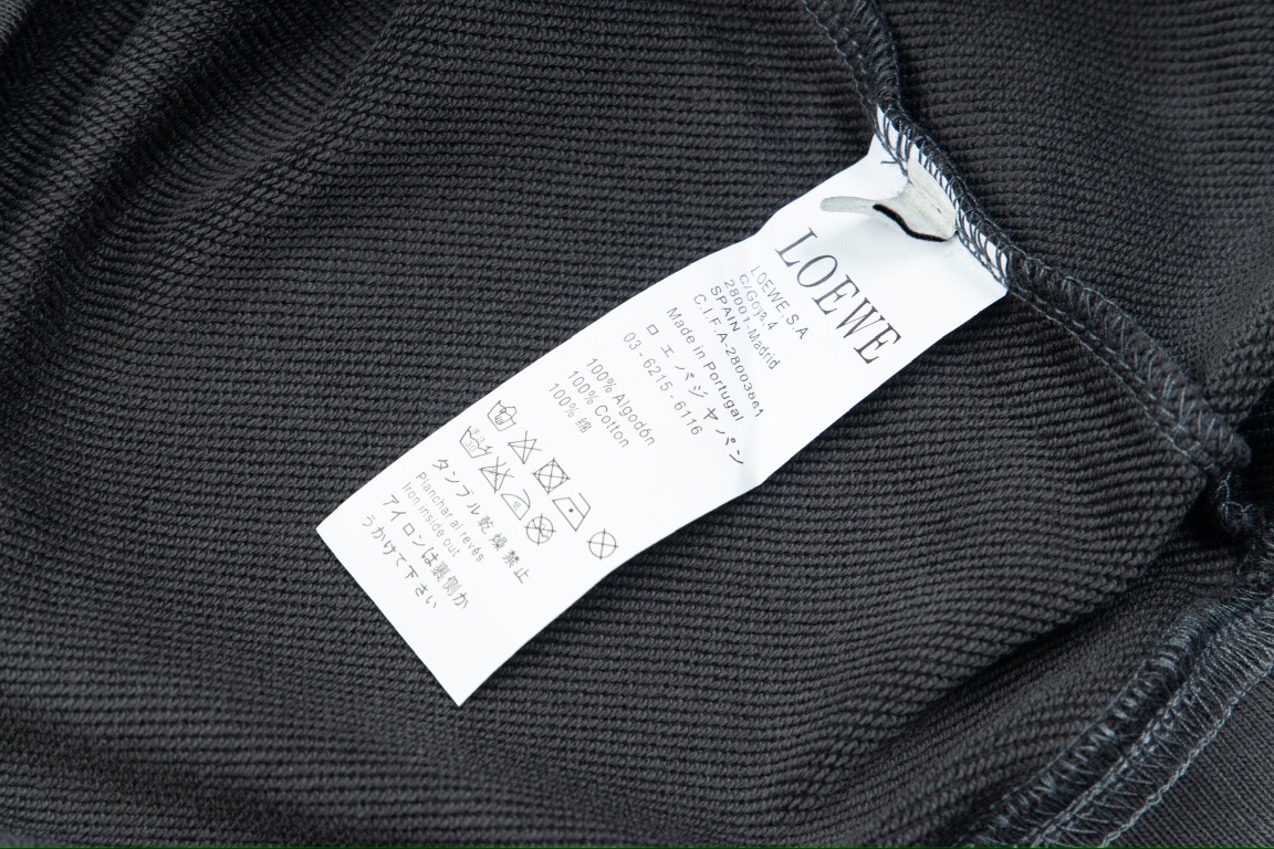 Loewe’s Luxe Cotton Hoodie in Special Color with Unique Fabric and Packaging - 图片 4