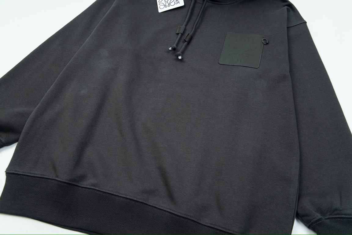 Loewe’s Luxe Cotton Hoodie in Special Color with Unique Fabric and Packaging - 图片 9