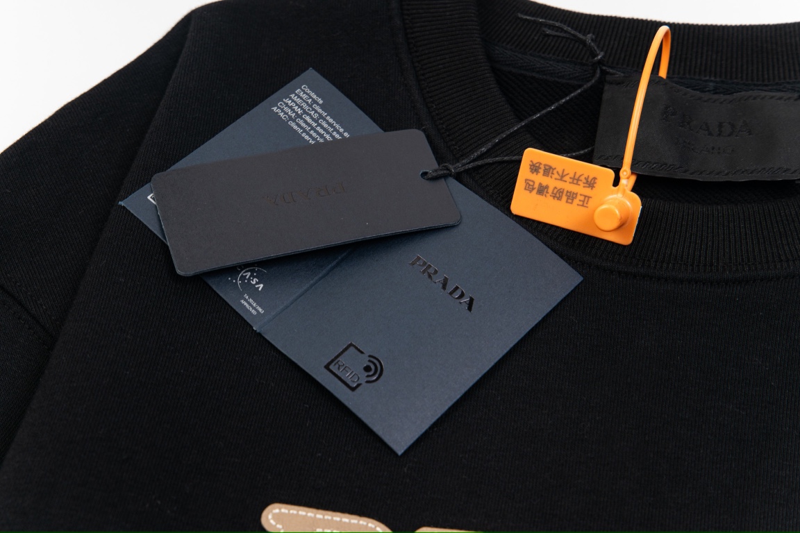 Prada Leather Handbag with Unique Embroidery and High-quality Materials - 图片 9