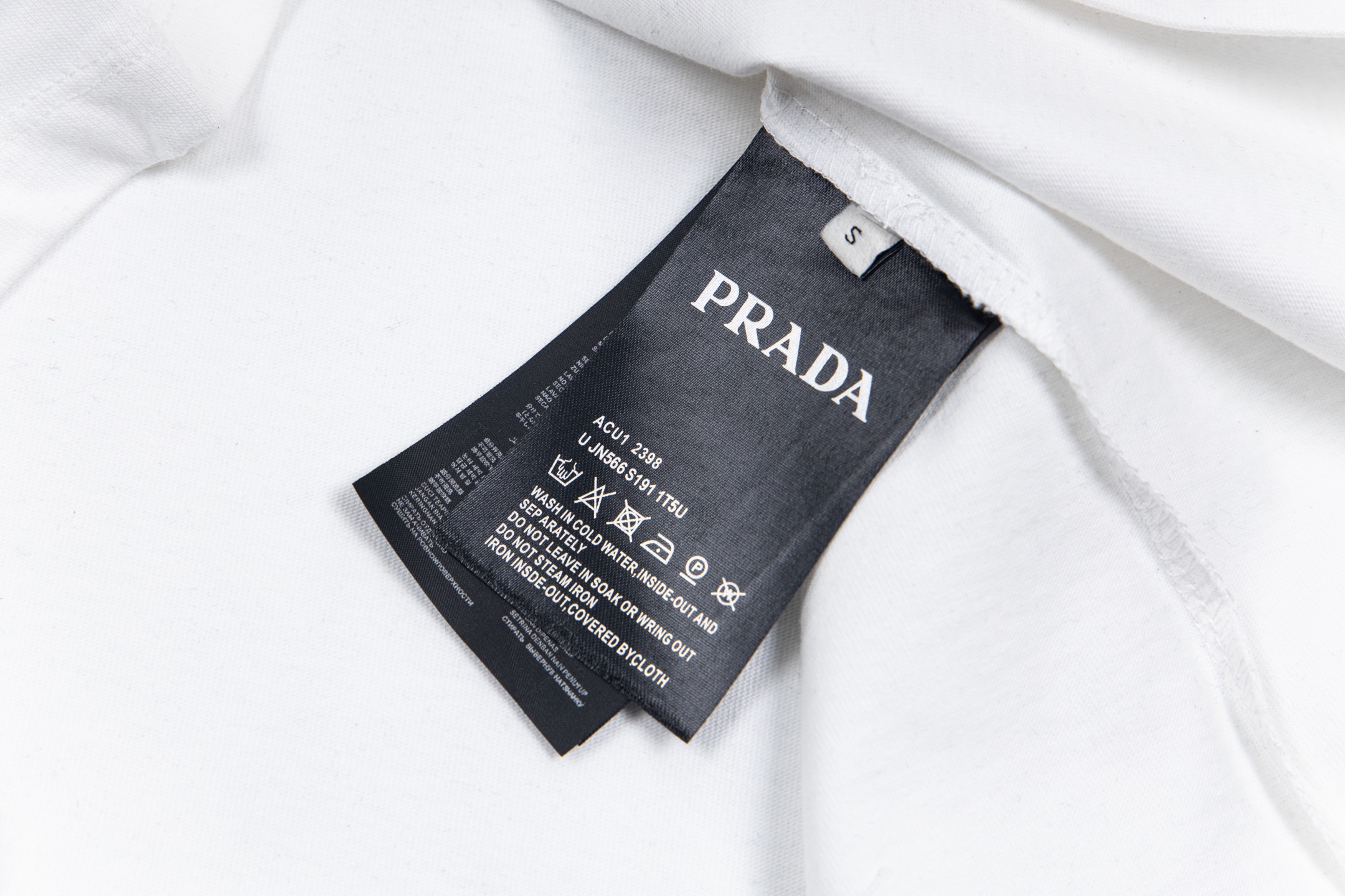 Prada Nylon Pocket Short Sleeve T-Shirt - Premium Cotton, Unique Color 10 i1738744898309 4007 0 8