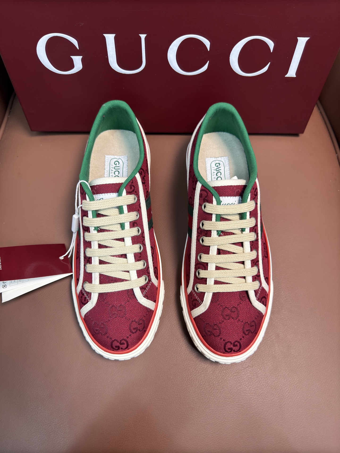 NO:275442,G Home Tennis 1977 series, couple GG sports canvas shoes!  I bought the original 11 replica, privately polished TPU original outsole, absolutely no inferior rubber sole, pure hand-made pull-up bagging technology, exquisite details, impeccable on the feet, and the flat toe has a retro flavor!  Customized canvas, the pattern is exactly the same!  Classic double G logo The color matching of spring and summer is also very interesting!  Size male 38/44, gucci19860909G家 Tennis 1977系列,情侣GG运动帆布鞋！购入原版11复刻,私磨TPU原版大底,绝对不用劣质的橡胶底,纯手工拉帮套包工艺,细节精致,上脚无可挑剔,扁平的鞋头很有复古的味道！定制帆布,连纹路都是一模一样的！经典双G标识 春夏的色彩搭配也非常有趣！ Size男38/44,,gucci,Men's shoes