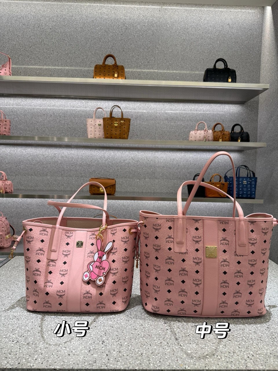 𝗠𝗖𝗠 𝗟𝗶𝘇 𝗩𝗶𝘀𝗲𝘁𝗼𝘀🆕 # ·Cp ®️Soft Pink Liz MWPCSVI01CO001 36*17*28cm 24cm//Soft Pochette