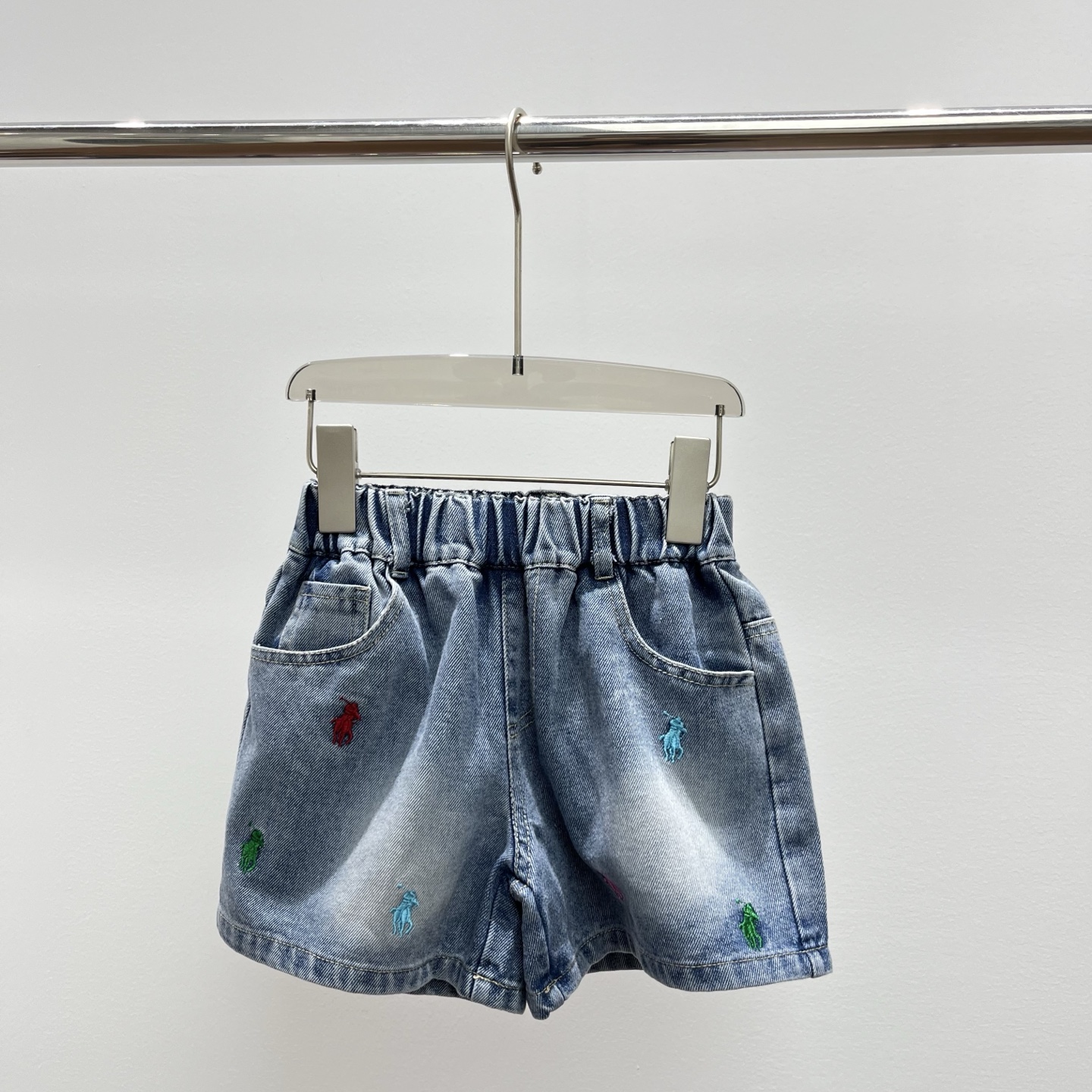 Pantalones cortos nuevos, vaqueros cortos con pequeño logo de caballo bordado, tallas 100-150