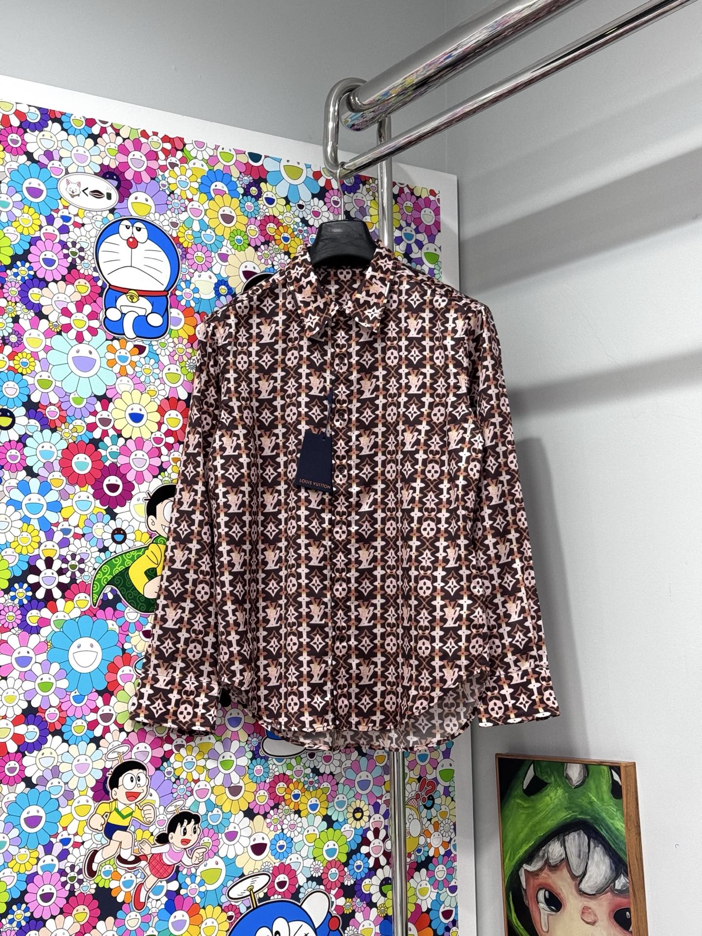 Camisa con botones de seda P200 LV