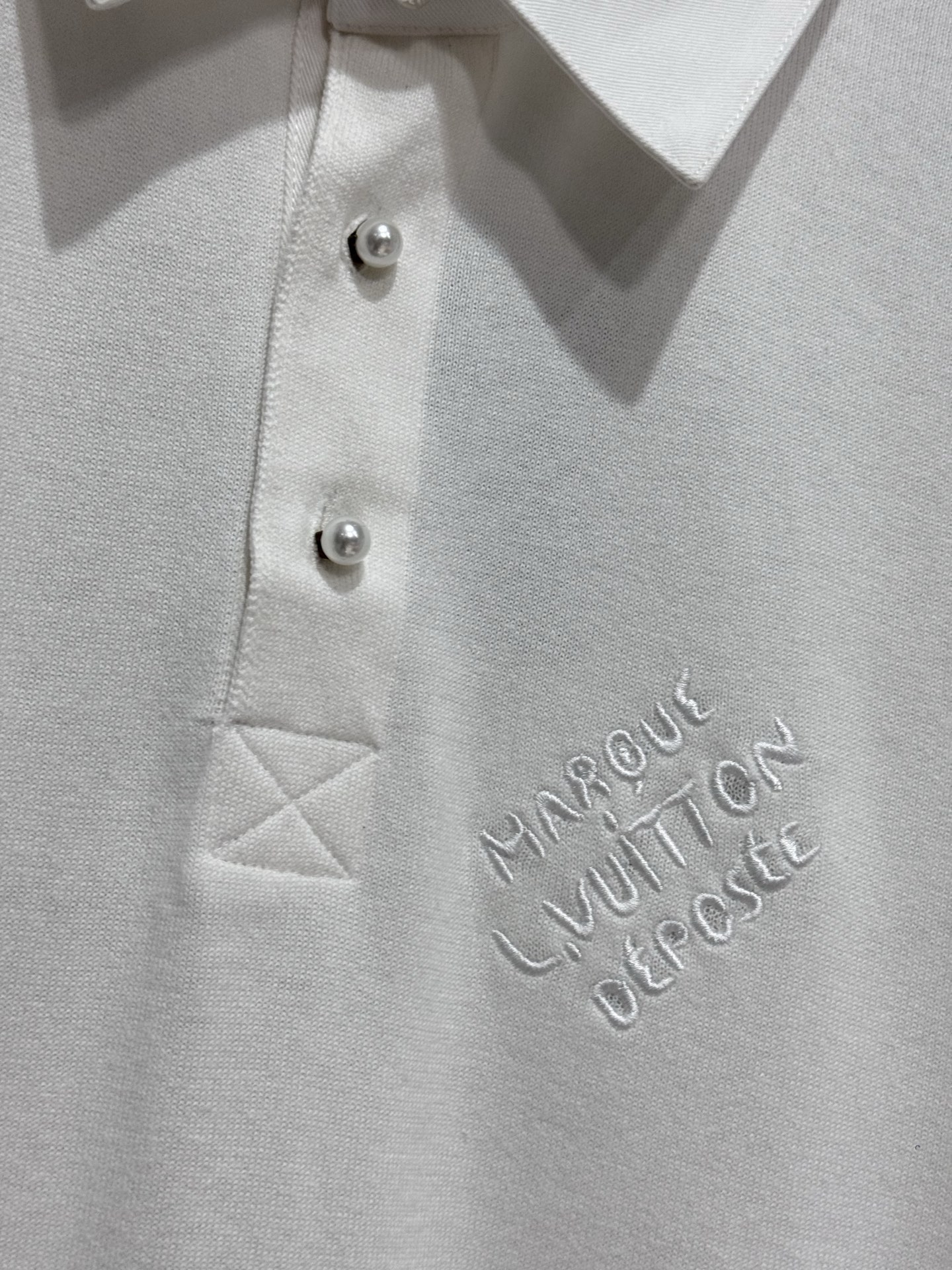 Louis Vuitton LV 24SS 纽扣套头Polo｜ 开发