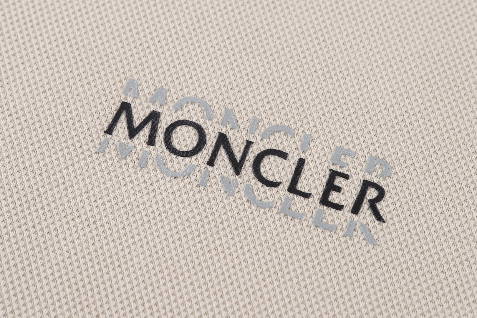 Moncler 蒙口MONCLER 26SS三粒扣Polo短袖