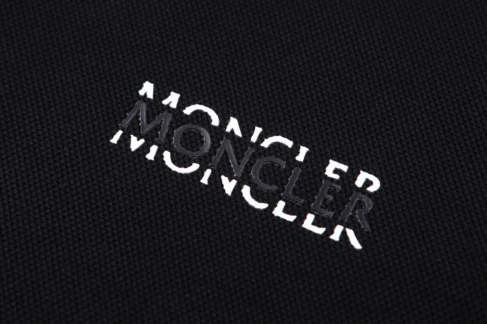 Moncler 蒙口MONCLER 26SS三粒扣Polo短袖