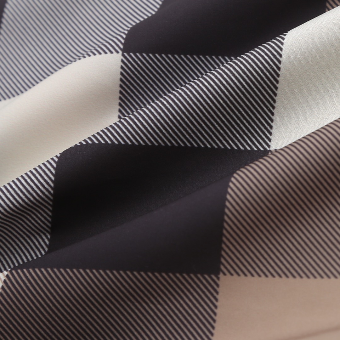 Burberry BBR 格纹沙滩短裤