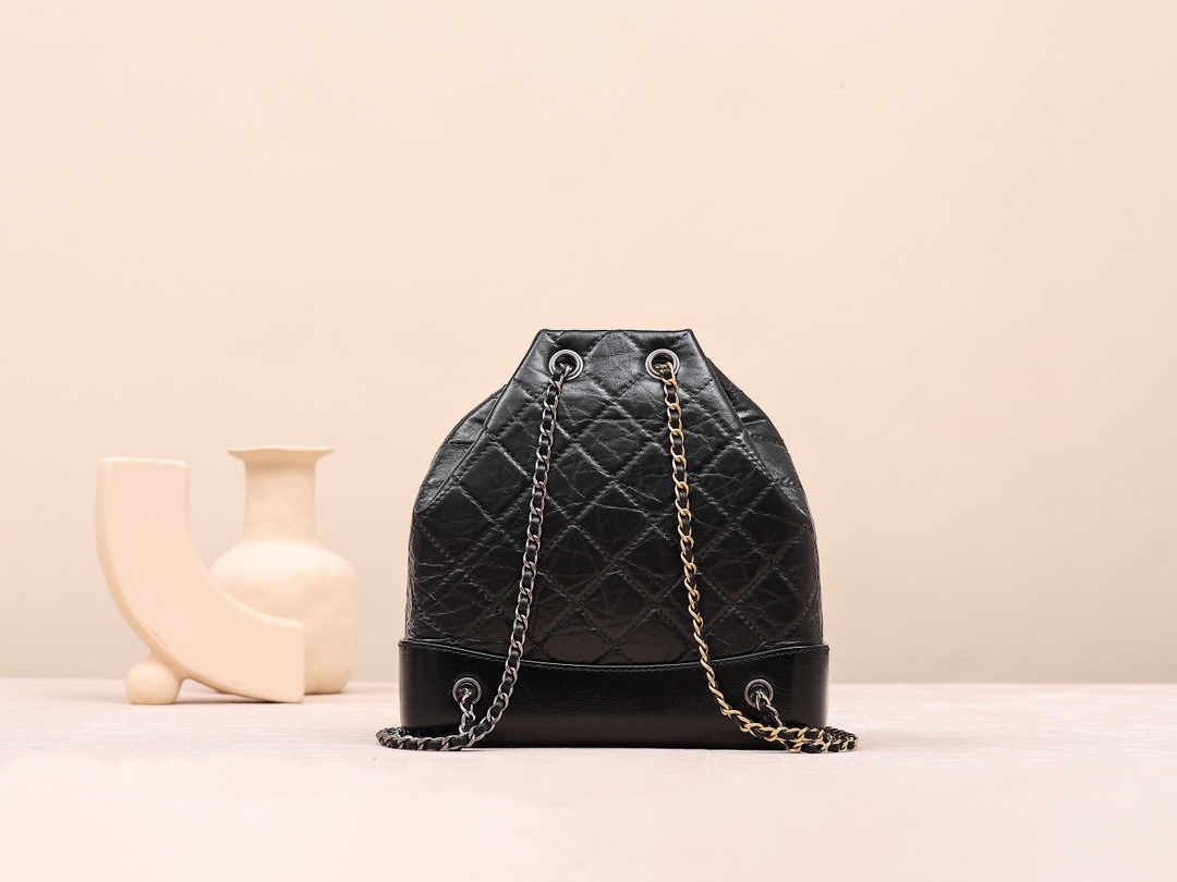 [Chanel Women