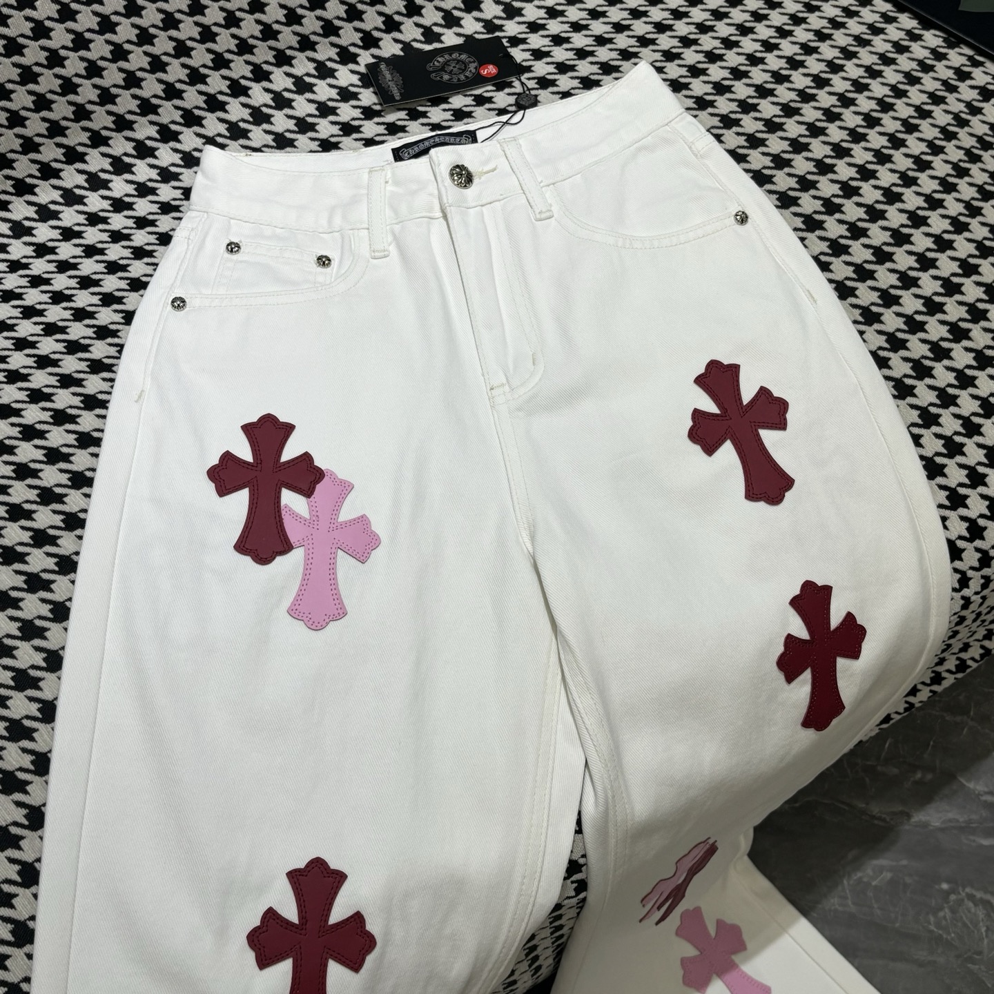 Chrome Hearts: White Denim Jeans with Colorful Sanskrit Leather Tag - Straight Leg