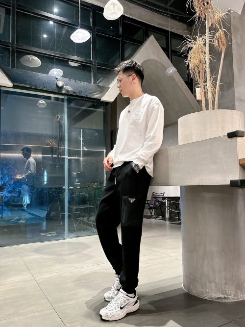 Prada Spring 2025 Classic Logo Black Casual Pants - Ultimate Comfort 1 Prada Spring 2025 Classic Logo Black Casual Pants - Ultimate Comfort