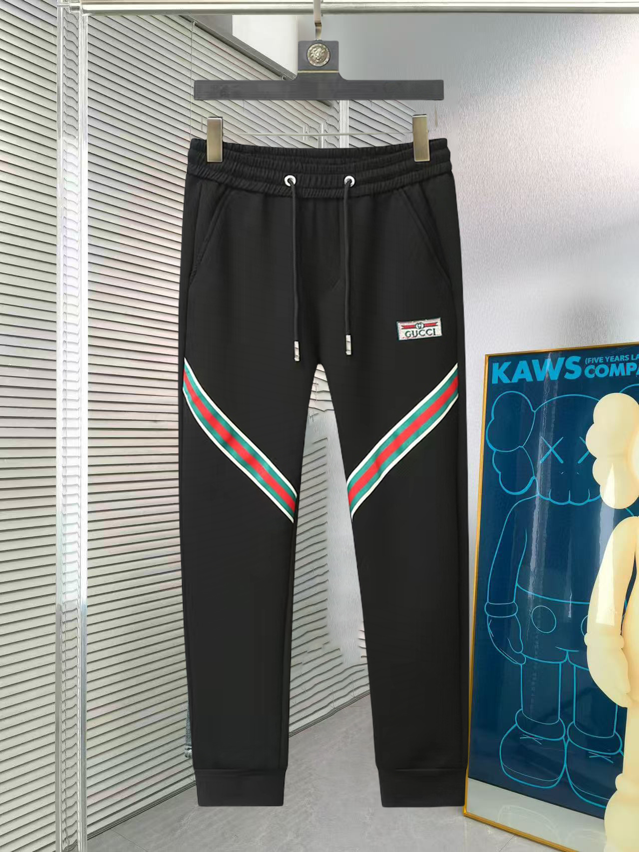 NO:517848,Guqi New Summer Leisure Pants in 2025! The official website is released simultaneously. The brand's classic LOGO casual pants, customized fabric, excellent comfort and strong hand touch. The work is highly conscious and the perfect quality craftsmanship. Size M-3XL, alexander wang19860909古奇 2025夏季新款休闲裤！官网同步发售.品牌经典LOGO休闲裤,定制面料,舒适度极好,手触感 烈.辦识度极高,完美品相工艺.尺码M-3XL,,alexander wang,Men's clothing