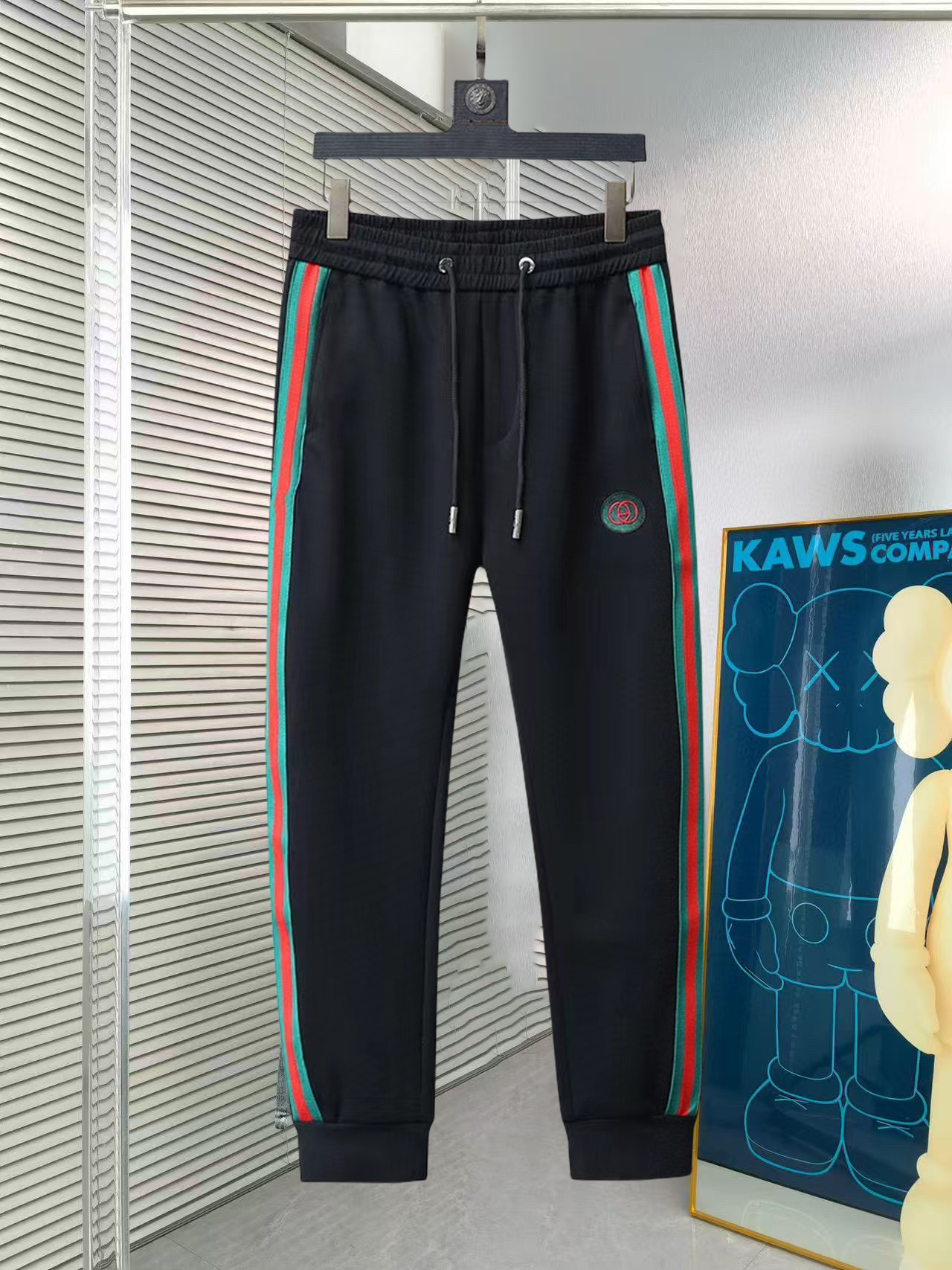 NO:517868,Guqi New Summer Leisure Pants in 2025! The official website is released simultaneously. The brand's classic LOGO casual pants, customized fabric, excellent comfort and strong hand touch. The work is highly conscious and the perfect quality craftsmanship. Size M-3XL, alexander wang19860909古奇 2025夏季新款休闲裤！官网同步发售.品牌经典LOGO休闲裤,定制面料,舒适度极好,手触感 烈.辦识度极高,完美品相工艺.尺码M-3XL,,alexander wang,Men's clothing