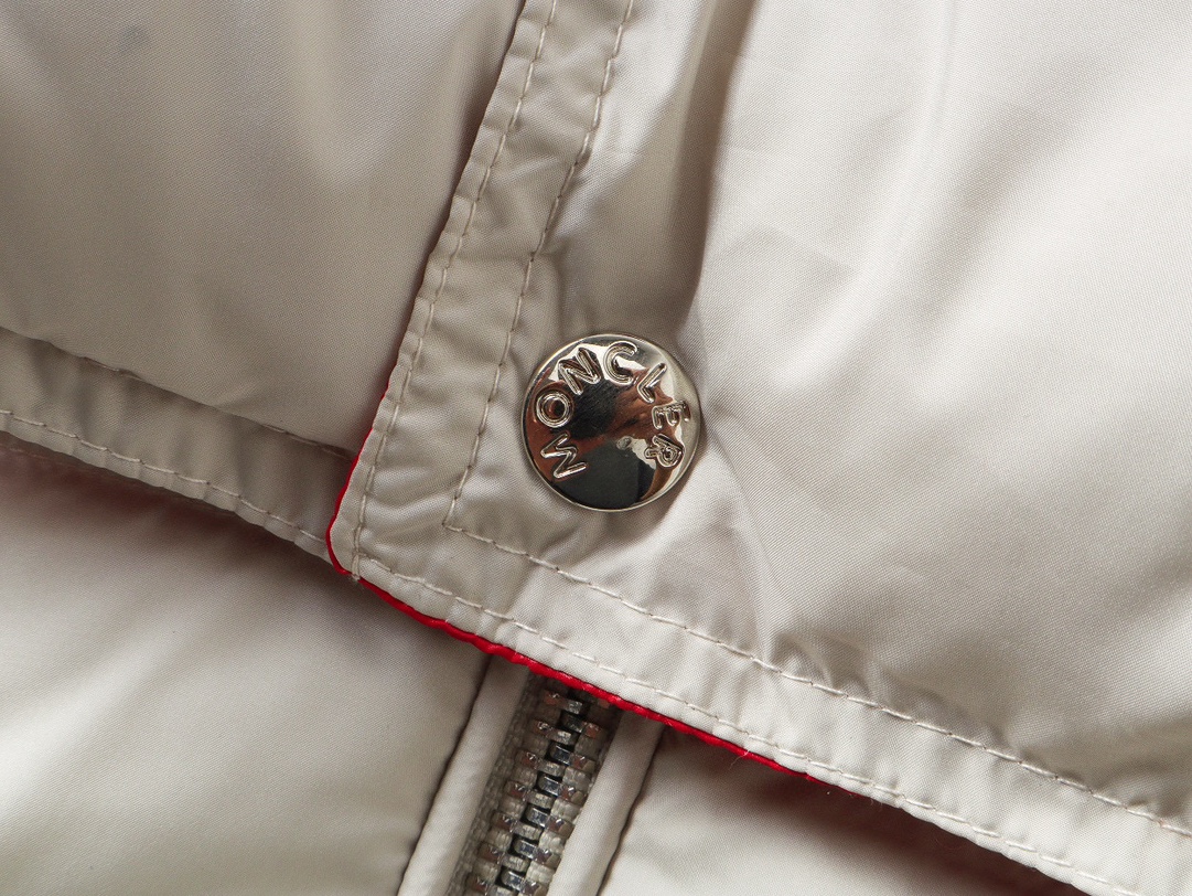 Moncler 蒙口羽绒服 可脱卸式連帽デザイン・米白・黒