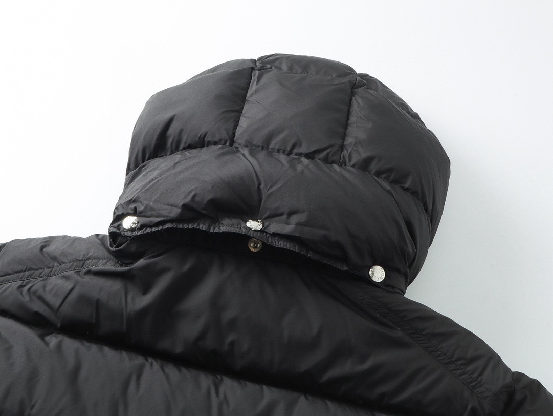 Moncler P708 ダウンジャケット - デザイン性と機能性が融合