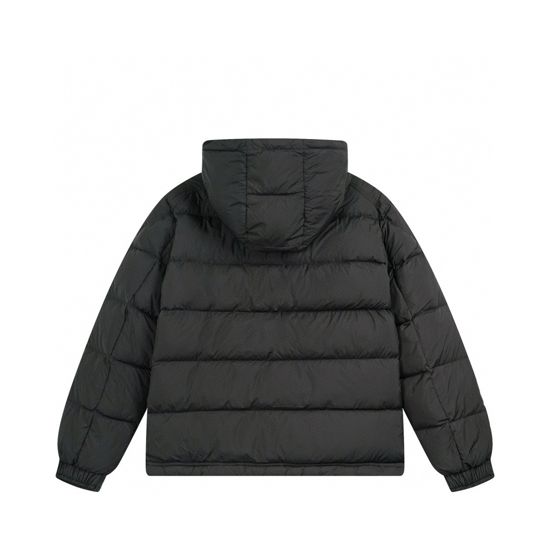 Moncler P708 ダウンジャケット - デザイン性と機能性が融合