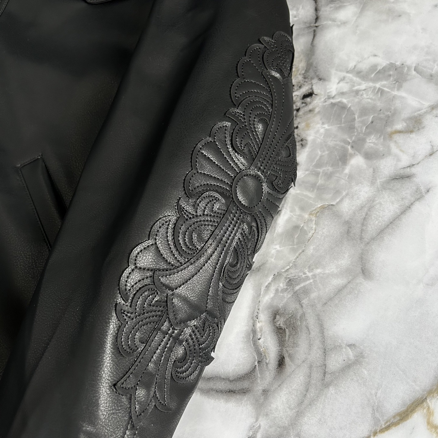 Luxurious Men’s Spring 2025 Collection: Monolithic Fabric, Stylish Tailoring, High-End Design - 图片 6